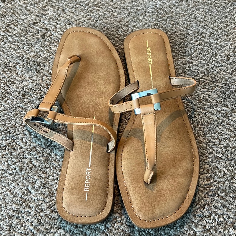 New natural color sandal. Cushioned sole. Silver hardware.
